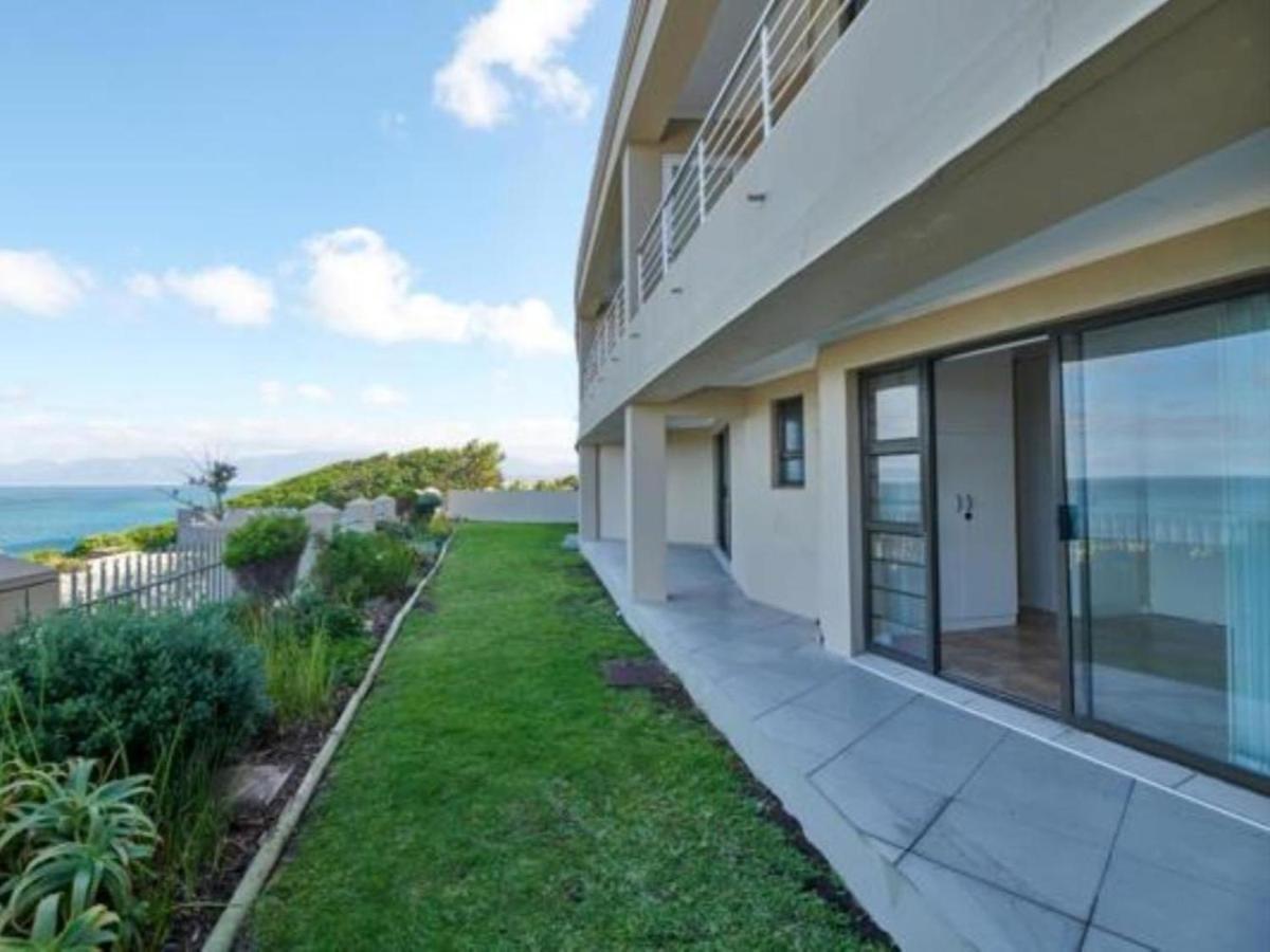 The View At Whale Cove De Kelders Apartamento Exterior foto