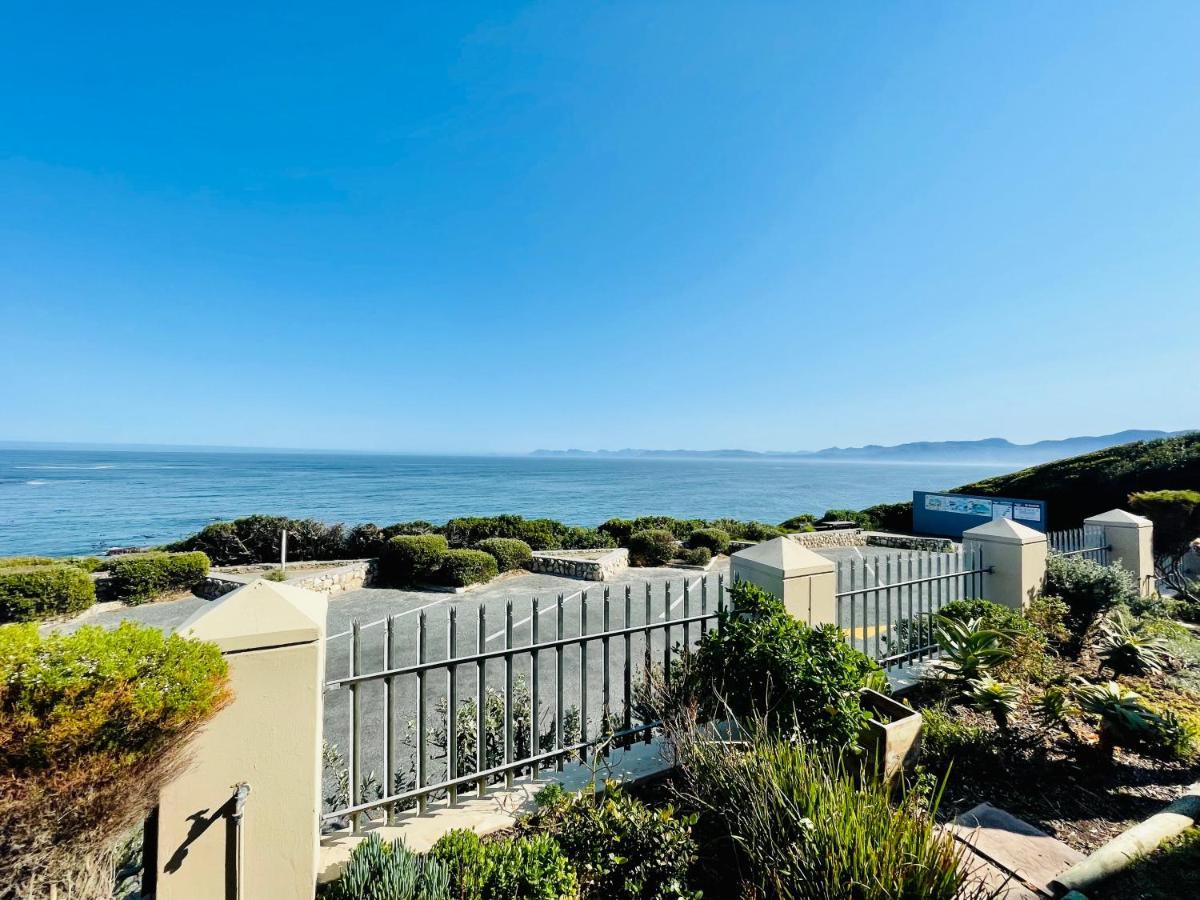 The View At Whale Cove De Kelders Apartamento Exterior foto