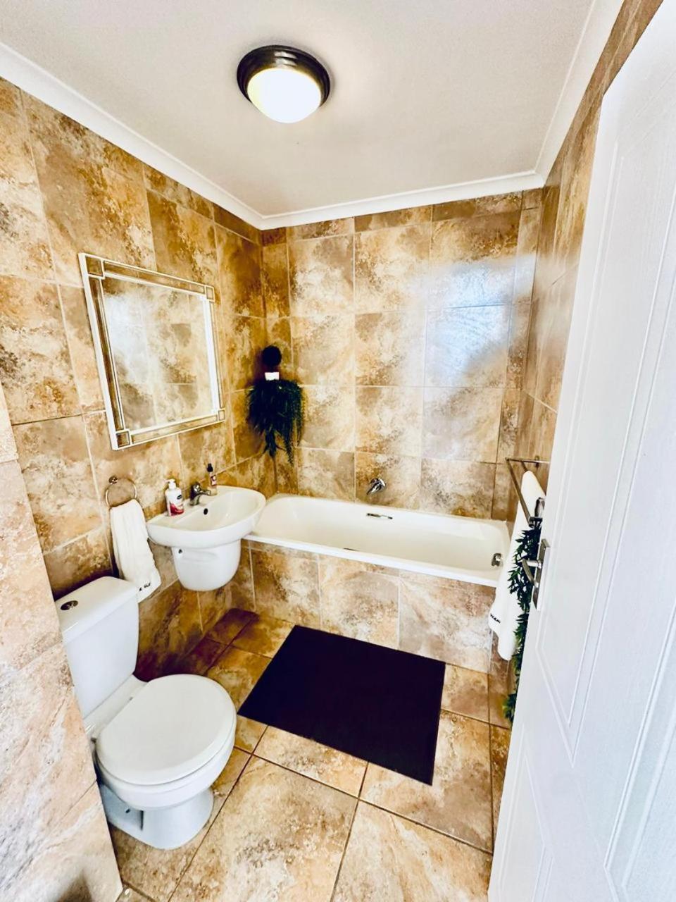The View At Whale Cove De Kelders Apartamento Exterior foto