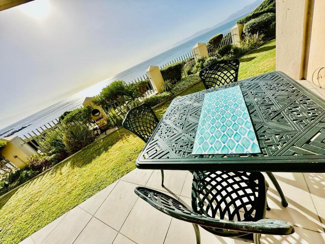 The View At Whale Cove De Kelders Apartamento Exterior foto