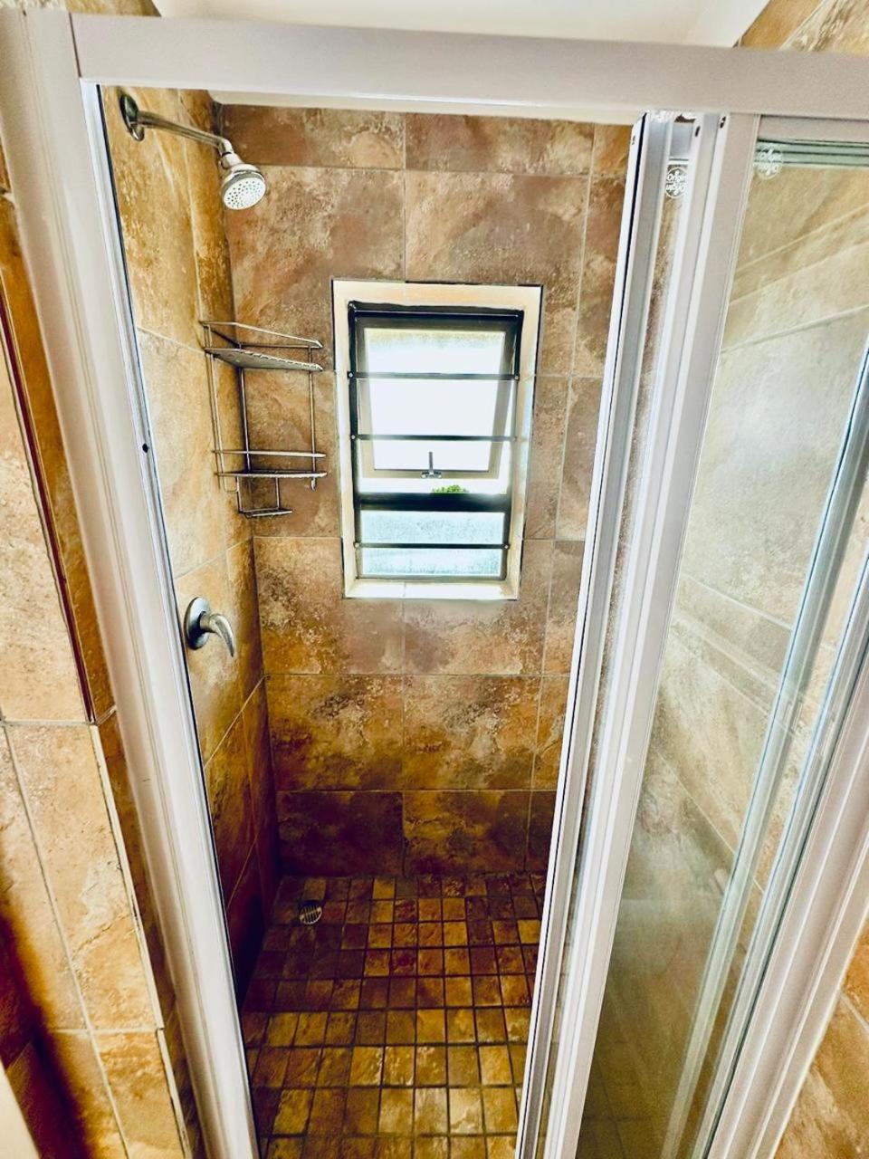 The View At Whale Cove De Kelders Apartamento Exterior foto